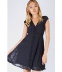 Robe patineuse Danity dentelle noire avec col v et de la pure dentelle retour