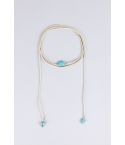 Lovemystyle enveloppante collier blanc avec perle bleue détail.
