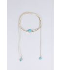 Lovemystyle Wrap rond witte Choker met blauwe parel Detail.