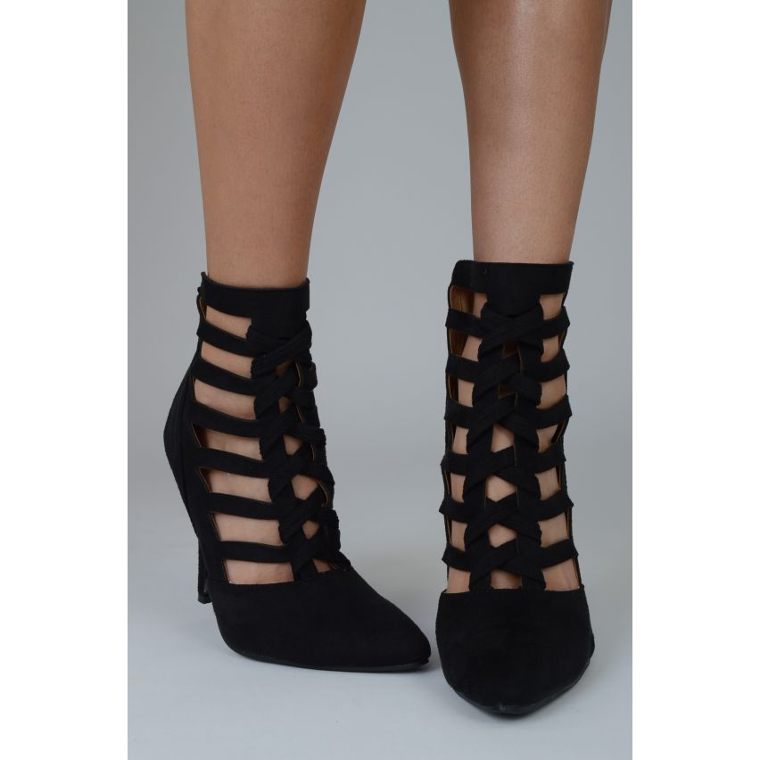 Lovemystyle avec cage talons sandales en noir avec bout fermé