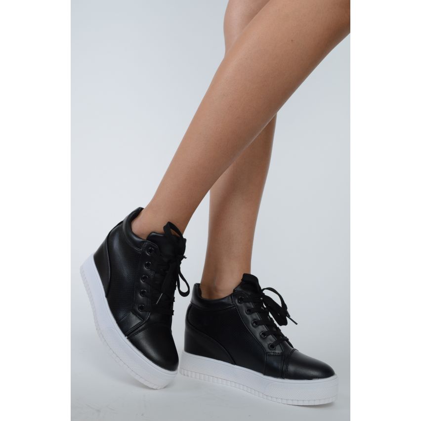 Lovemystyle Kunstleder hoch oben verkeilt Trainer In schwarz