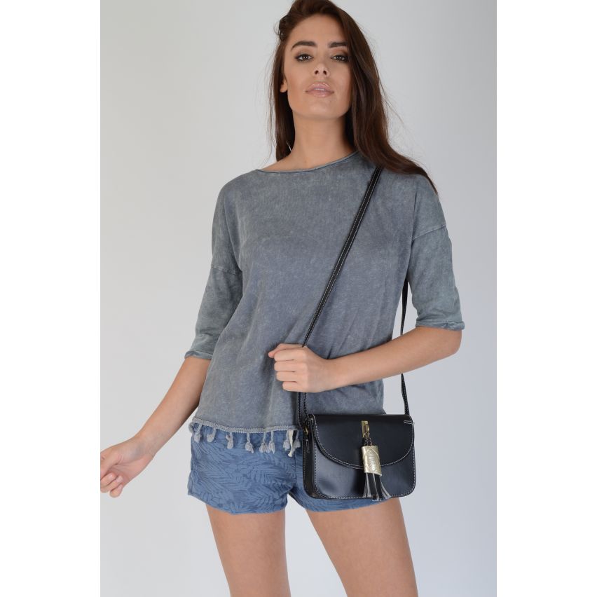 Lovemystyle kleine schwarze Seitentasche mit großen goldenen Quaste