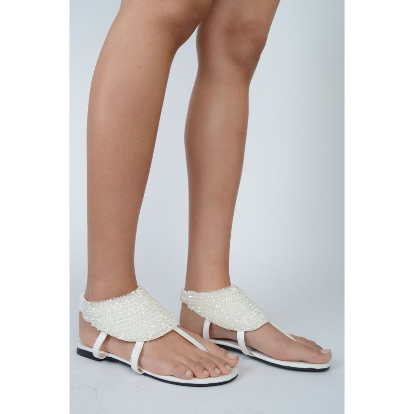 LMS weiße flache Sandale mit Toe Post und Perlenstickerei