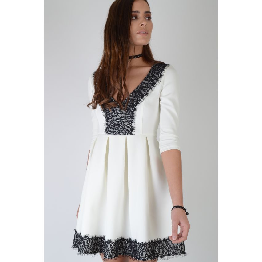 Lovemysyle weiß-Skater-Kleid mit schwarzer Spitze V-Ausschnitt