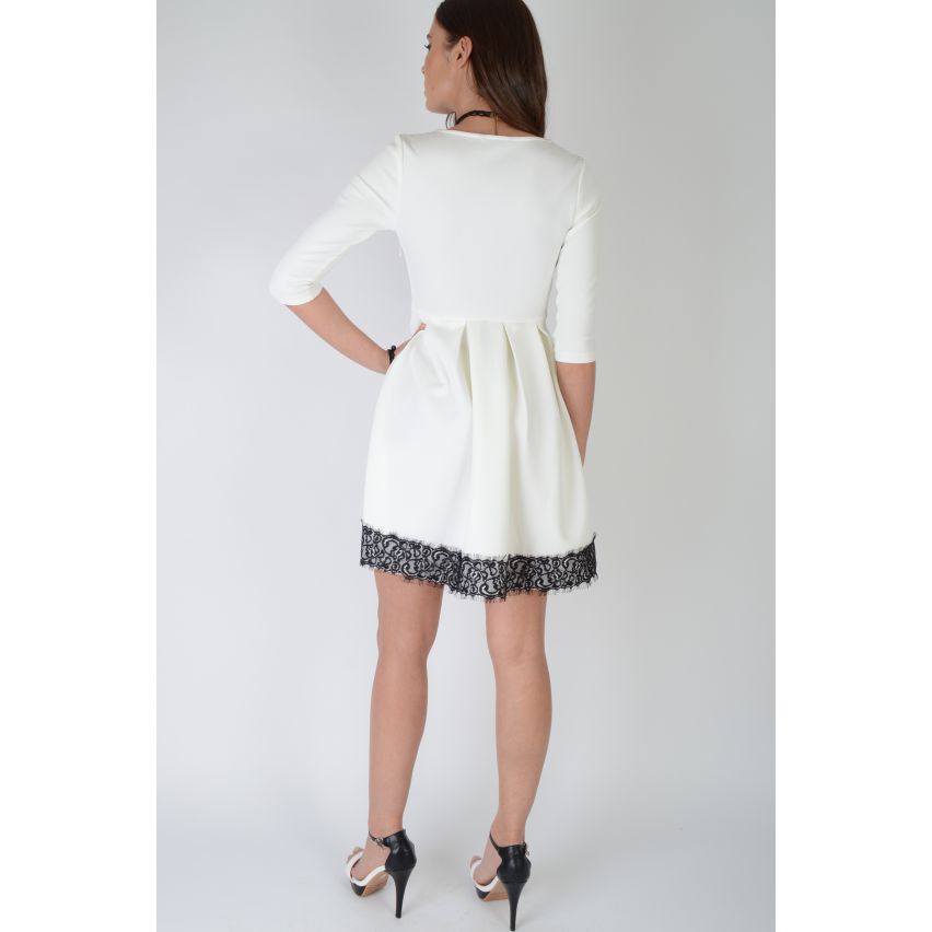 Lovemysyle weiß-Skater-Kleid mit schwarzer Spitze V-Ausschnitt