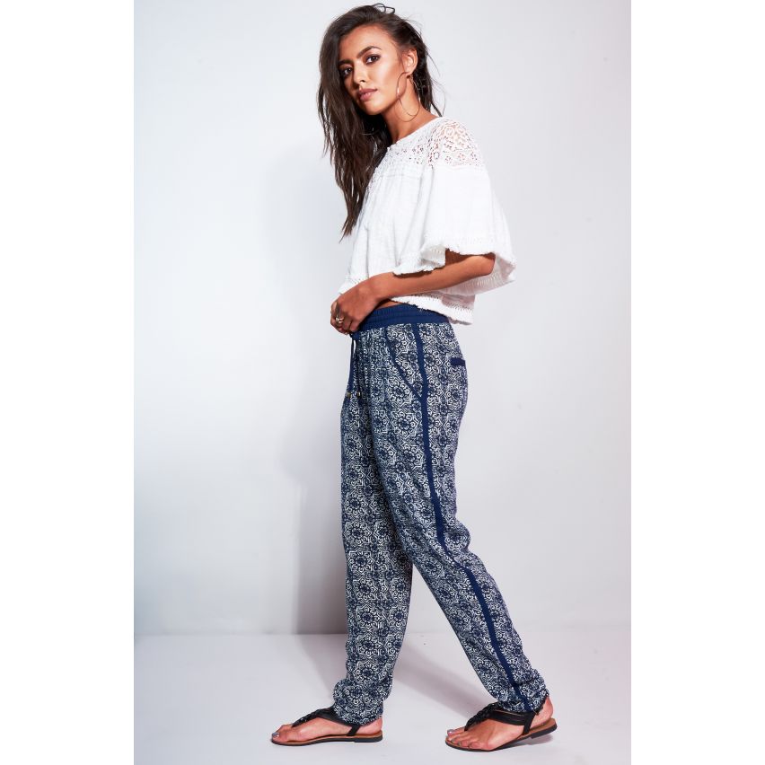 Daphnea Paris aztèque cravate imprimée marine taille pantalon