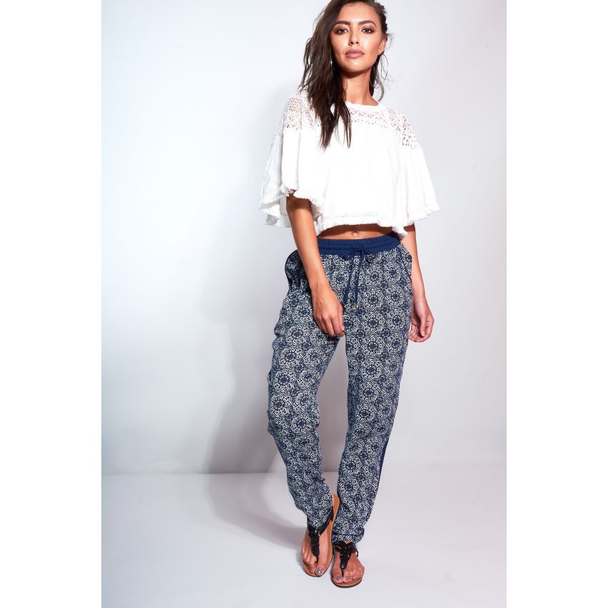 Daphnea Paris aztekische Marine gedruckten Tie Taille Hose