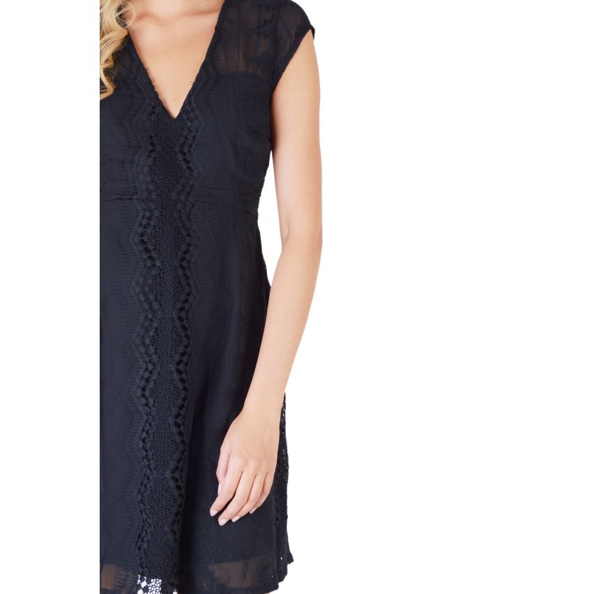 Robe patineuse Danity dentelle noire avec col v et de la pure dentelle retour