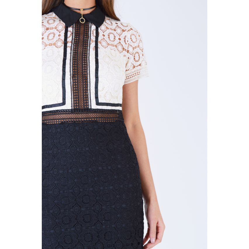 Danity figurbetontes Kleid mit monochromen Spitzen-Overlay