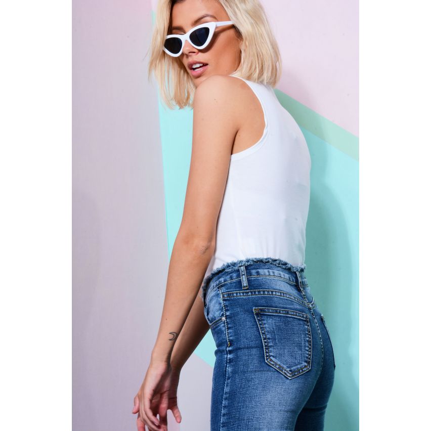Lovemystyle ausgefranste Taille Knöchel Grazer Jeans In Mitte Wash blau
