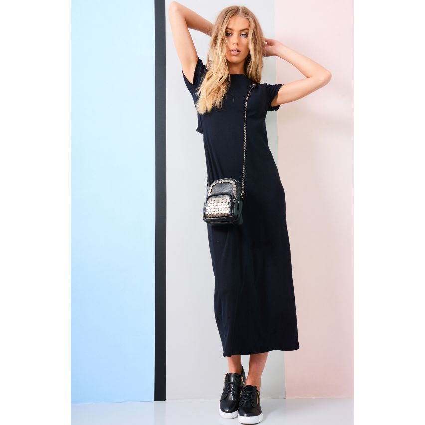 De Maxi jurk Lovemystyle zwart met Mid Twist en korte mouwen
