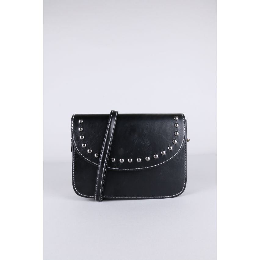 Sac Lovemystyle noir avec coutures blanches et poteaux métalliques