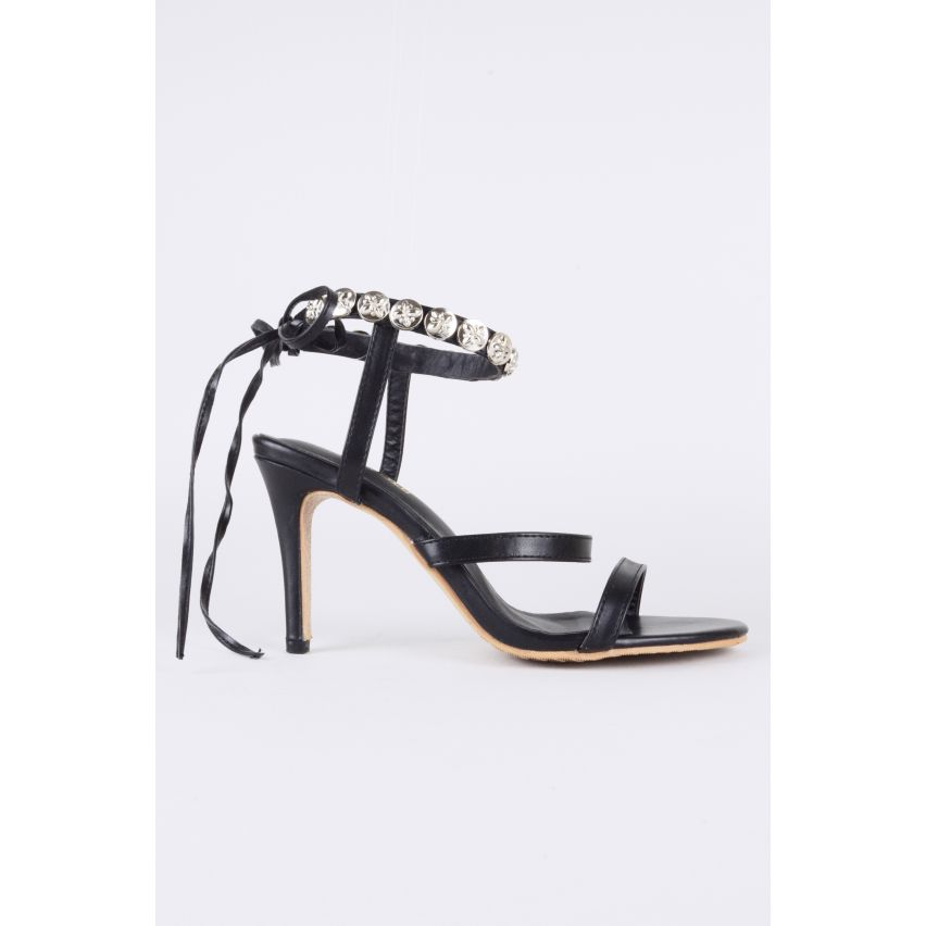 Lovemystyle Knöchel Krawatte besetzt Heels In schwarz