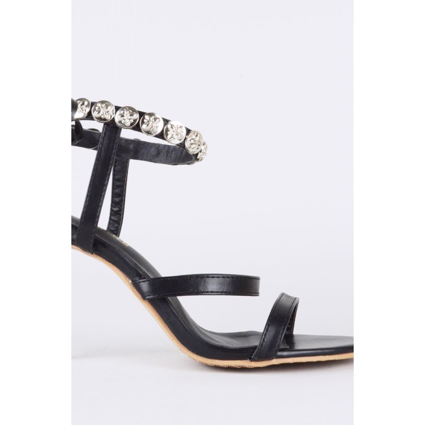 Lovemystyle Knöchel Krawatte besetzt Heels In schwarz