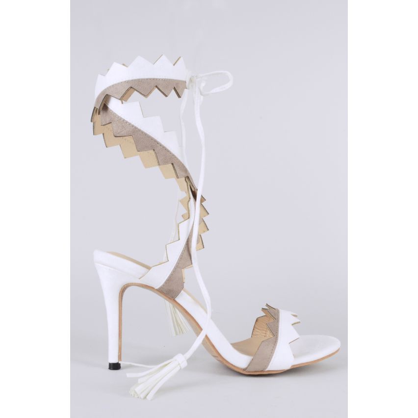 Sandales à talon Lovemystyle enveloppante en blanc