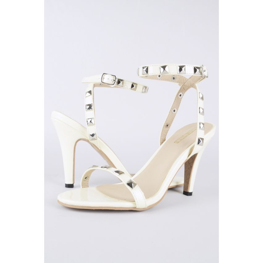 Lovemystyle besetzt kaum dort Lack Heels In Beige