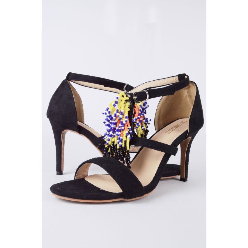 Lovemystyle Heels In schwarz mit Perlen Quaste