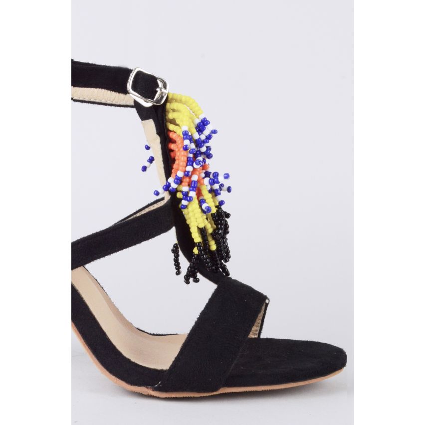 Lovemystyle Heels In schwarz mit Perlen Quaste