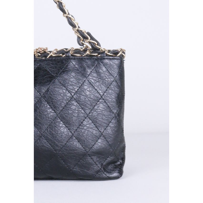 Lovemystyle schwarz gepolsterte Tasche mit verdrehten Goldkette Boarder