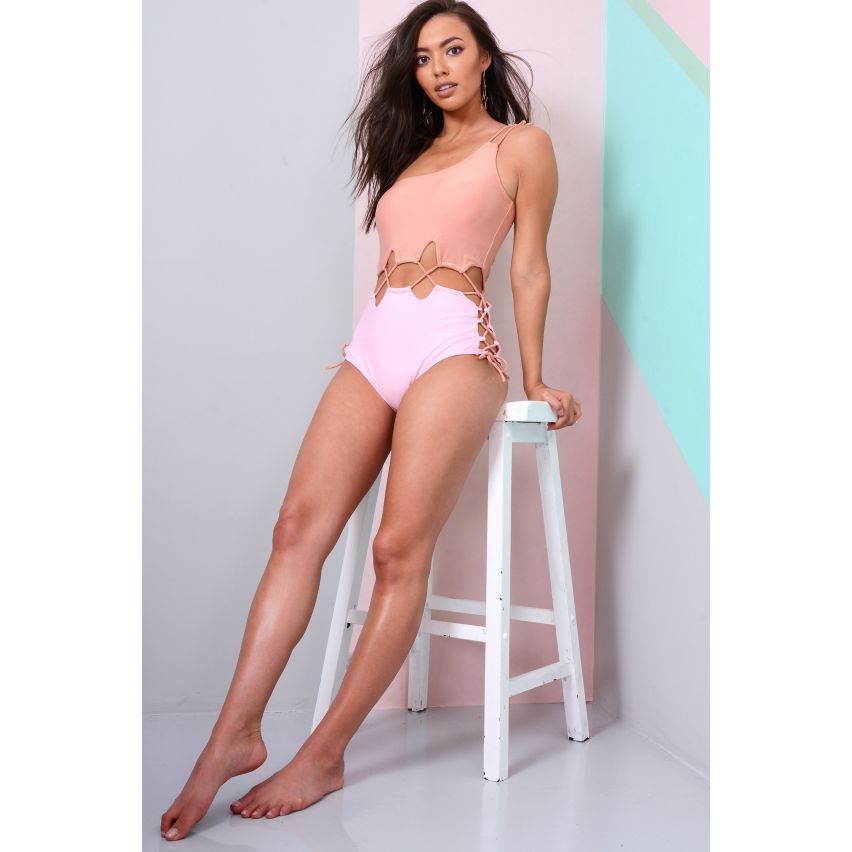 Lovemystyle One-Shoulder-Lace Up Badeanzug In nackt und Rosa