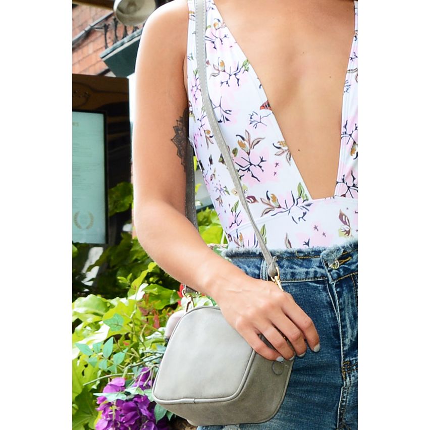 Lovemystyle kleine Faux Cross Body Bag In grau