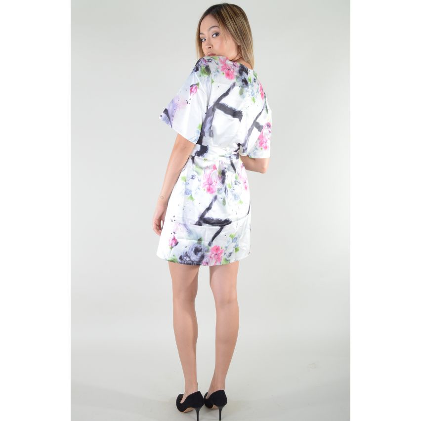 Lovemystyle robe à motifs fleurs avec Tie Waist en blanc - échantillon