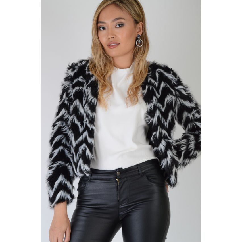 Lovemystyle zwart-wit ZigZag namaakbont jas