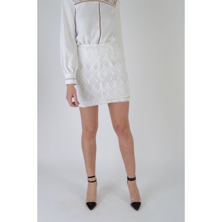 Mini falda de encaje de Lovemystyle negra en blanco - muestra