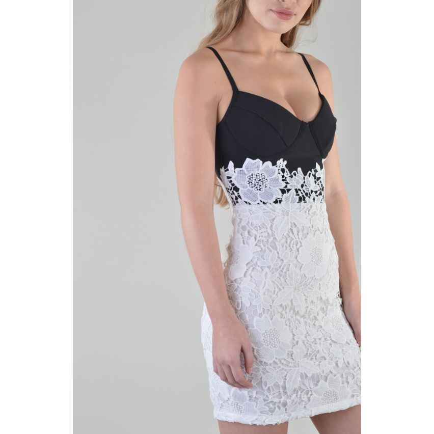 Lovemystyle court dentelle fleur robe Monochrome