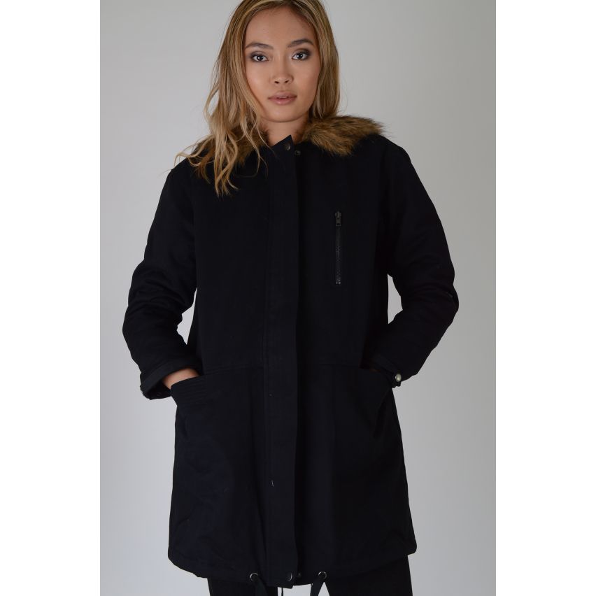 Lovemystyle negro Parka abrigo con la piel del Faux ajuste campana - muestra