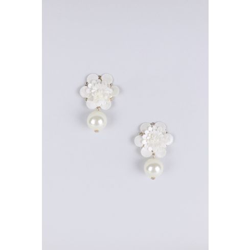 Lovemystyle Cream Floral Earrings With Pearl Drop Detail