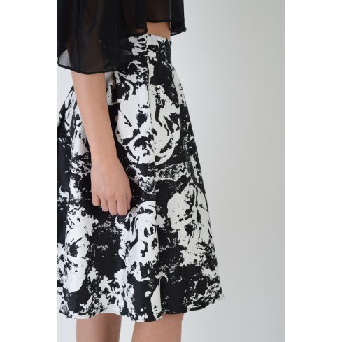 Lovemystyle negro Midi completo falda con estampado Floral blanco